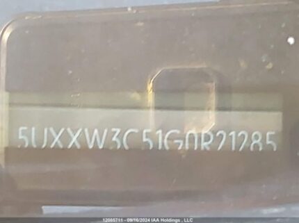 5UXXW3C51G0R21285 2016 BMW