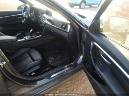WBA8K3C53JA023948 2018 BMW