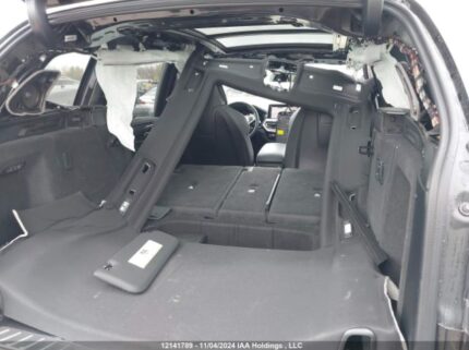 5YM13EC09N9K02253 2022 BMW