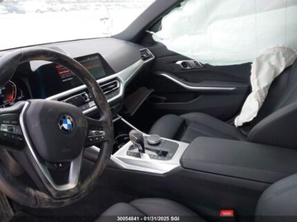 3MW5R7J00M8C04145 2021 BMW