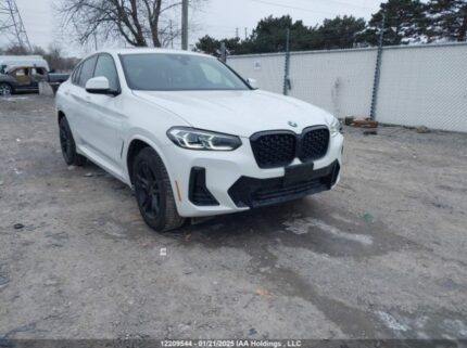 5UX33DT08R9V72142 2024 BMW