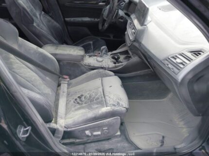 5YM13EC05P9R81136 2023 BMW