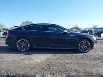 WAUB4CF57JA011135 2018 AUDI
