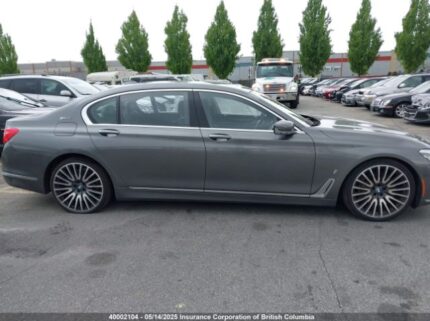 WBA7J2C58JG938526 2018 BMW