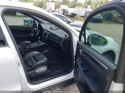 WP1AA2A5XJLB11676 2018 PORSCHE