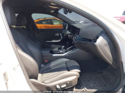 3MW5R7J01L8B11215 2020 BMW