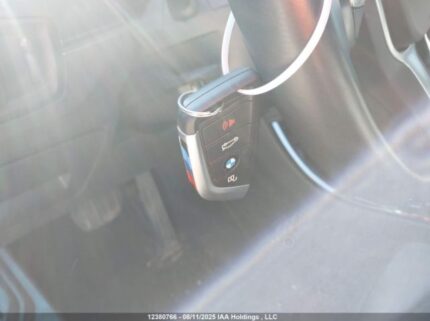 WBXJG9C03M5T26483 2021 BMW