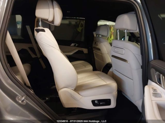 5UX33EM05R9U25622 2024 BMW X7