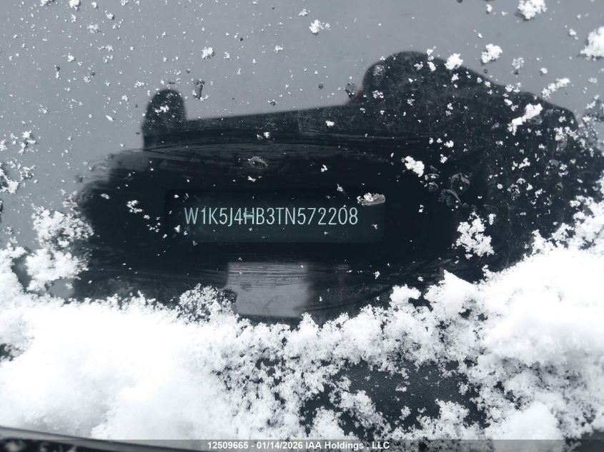 W1K5J4HB3TN572208